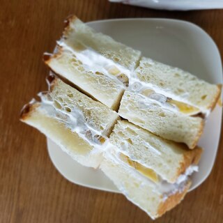 バナナ&ホイップクリームのサンドイッチ